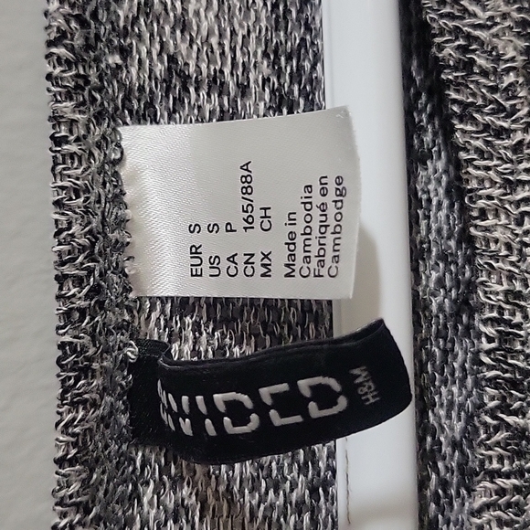 Women's knit sweater top, mesh top size small - Picture 7 of 7